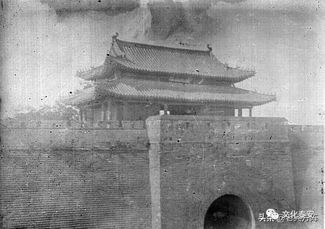 1907年的山东泰安府 泰山 曲阜县 孔庙,道观有哪些,道教符咒大全,哪里道观宫殿可以请到灵符咒?请符咒一般多少钱?请问买的道家符咒可以改变运势吗?网上买的灵符有用吗?