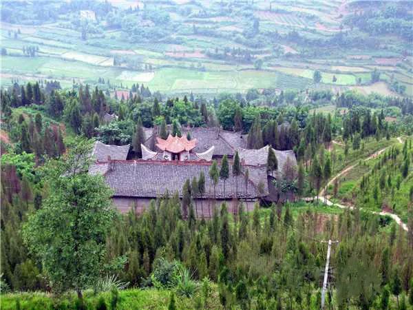 四川南充市云台山道观,道观有哪些,道教符咒大全,哪里寺庙宫殿可以请到灵符?网上买的灵符一般多少钱?亲人家人长生牌,祭奠祖先做超渡法事,往生牌位请到寺庙供奉,代客祈福烧纸钱金元宝.