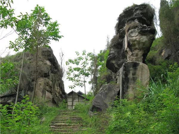 四川南充市云台山道观,道观有哪些,道教符咒大全,哪里寺庙宫殿可以请到灵符?网上买的灵符一般多少钱?亲人家人长生牌,祭奠祖先做超渡法事,往生牌位请到寺庙供奉,代客祈福烧纸钱金元宝.