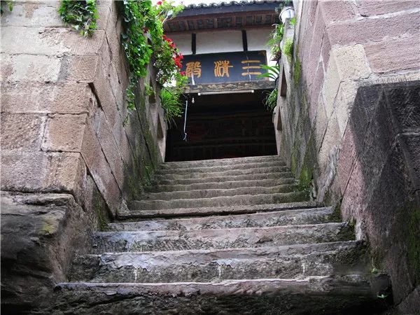 四川南充市云台山道观,道观有哪些,道教符咒大全,哪里寺庙宫殿可以请到灵符?网上买的灵符一般多少钱?亲人家人长生牌,祭奠祖先做超渡法事,往生牌位请到寺庙供奉,代客祈福烧纸钱金元宝.