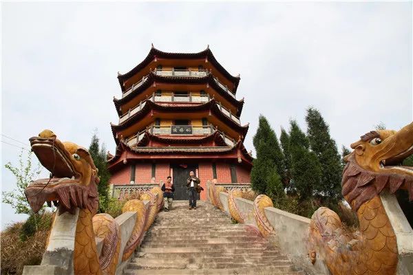 四川南充市云台山道观,道观有哪些,道教符咒大全,哪里寺庙宫殿可以请到灵符?网上买的灵符一般多少钱?亲人家人长生牌,祭奠祖先做超渡法事,往生牌位请到寺庙供奉,代客祈福烧纸钱金元宝.