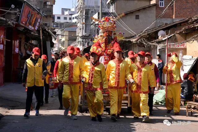 龙岩整个仙游城沸腾了！快来看~仙游城隍爷憋了70年终于又巡城了,城隍庙请财神,城隍殿拜什么比较灵,城隍爷什么灵验,城隍宫请太岁护身符,城隍祠请太岁符费用,灵符能请吗,有人请过道家灵符么,符咒可以请很多