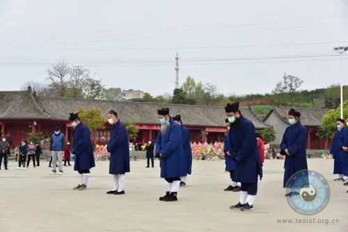 黄石浒塘山道观参与道教界深切悼念抗击新冠肺炎疫情斗争牺牲烈士和逝世同胞,道观有哪些,道教符咒大全,哪里庙宇宫殿可以请到灵符咒?请符咒一般多少钱?请问买的道家符咒可以改变运势吗?网上买的灵符有用吗?