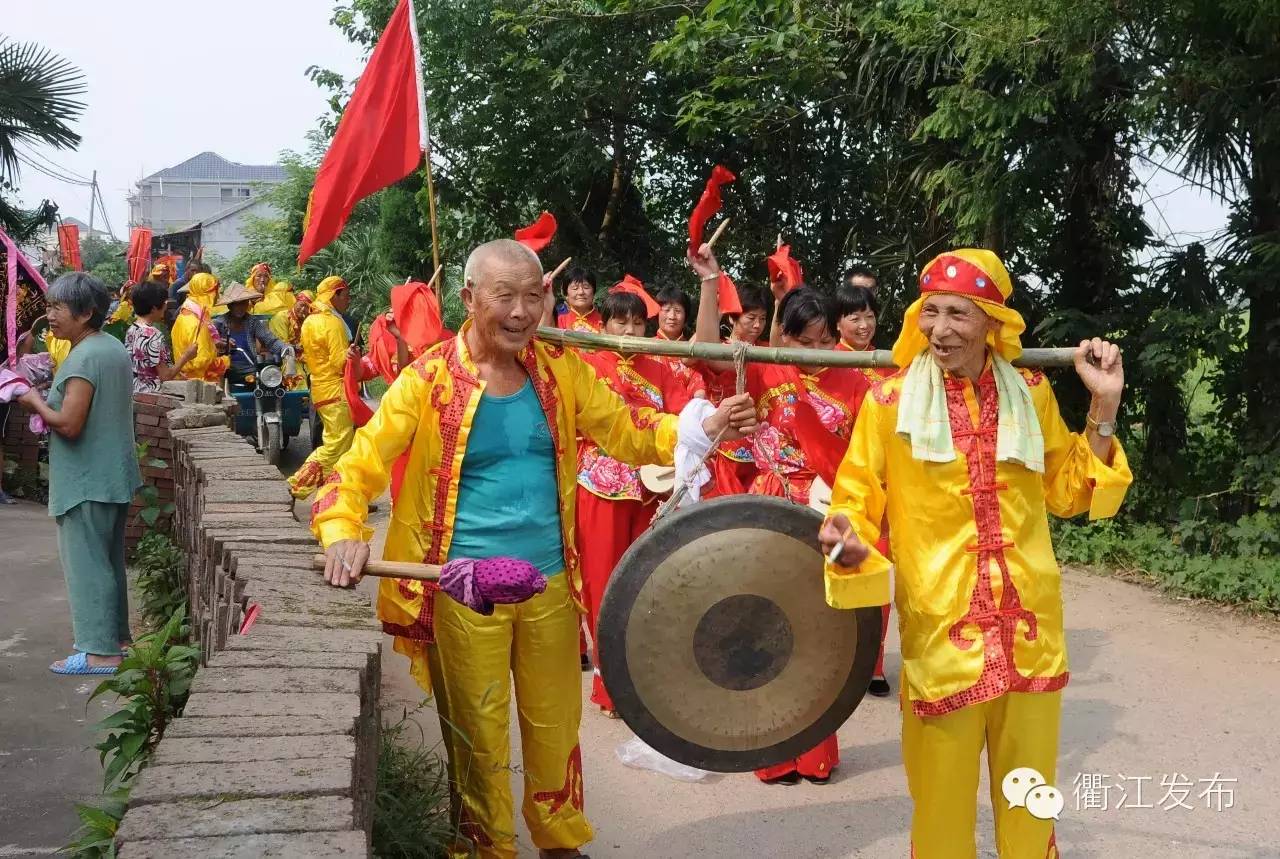 衢州一座城池俩城隍；每逢农历六月初一来出巡,城隍庙请财神,城隍殿拜什么比较灵,城隍爷什么灵验,城隍宫请太岁护身符,城隍祠请太岁符费用,灵符能请吗,有人请过道家灵符么,符咒可以请很多吗