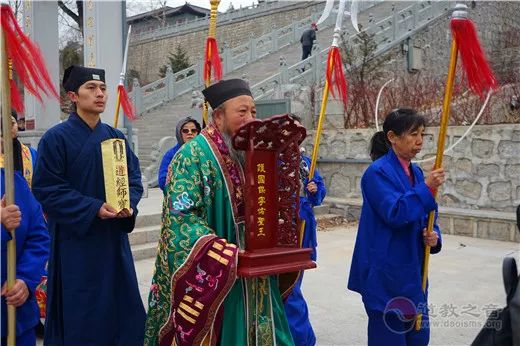 吉林城隍出巡活动北武当玄帝观清明隆重举行,城隍庙请财神,城隍殿拜什么比较灵,城隍爷什么灵验,城隍宫请太岁护身符,城隍祠请太岁符费用,灵符能请吗,有人请过道家灵符么,符咒可以请很多吗