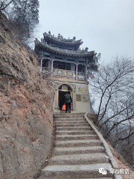 宝鸡久负盛名的县功西阳洞道观,道观有哪些,道教符咒大全,哪里寺庙宫殿可以请到灵符?网上买的灵符一般多少钱?亲人家人长生牌,祭奠祖先做超渡法事,往生牌位请到寺庙供奉,代客祈福烧纸钱金元宝.