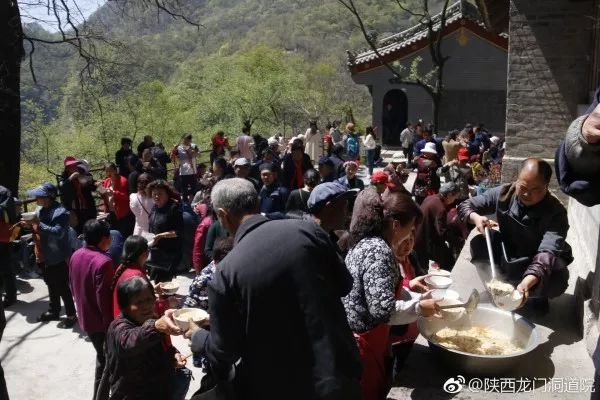 宝鸡龙门洞道观举办己亥年三月传统庙会,道观有哪些,道教符咒大全,哪里寺庙宫殿可以请到灵符?网上买的灵符一般多少钱?亲人家人长生牌,祭奠祖先做超渡法事,往生牌位请到寺庙供奉,代客祈福烧纸钱金元宝.