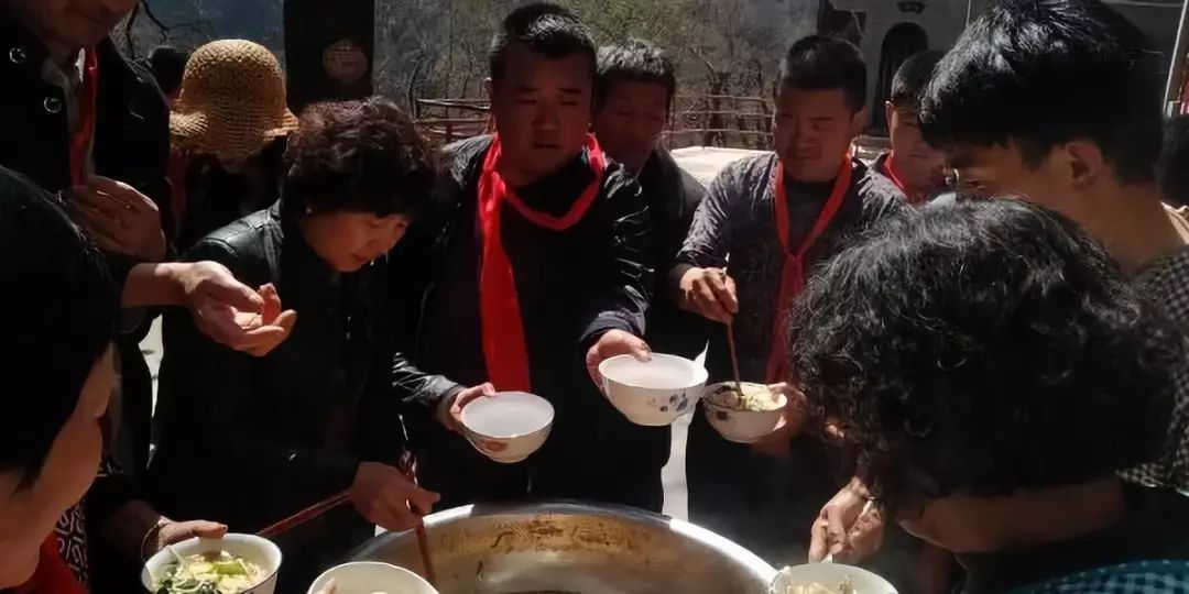 宝鸡龙门洞道观举办己亥年三月传统庙会,道观有哪些,道教符咒大全,哪里寺庙宫殿可以请到灵符?网上买的灵符一般多少钱?亲人家人长生牌,祭奠祖先做超渡法事,往生牌位请到寺庙供奉,代客祈福烧纸钱金元宝.