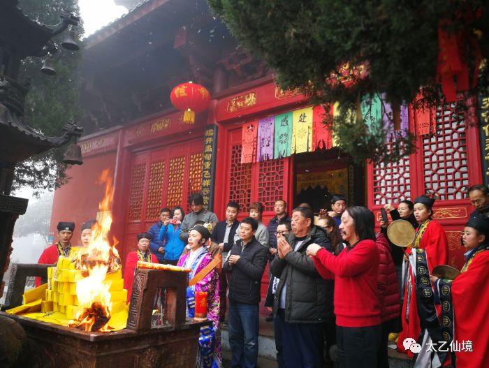 咸宁太乙观新年祈福,道观有哪些,道教符咒大全,哪里寺庙宫殿可以请到灵符?网上买的灵符一般多少钱?亲人家人长生牌,祭奠祖先做超渡法事,往生牌位请到寺庙供奉,代客祈福烧纸钱金元宝.