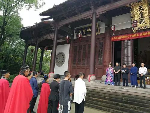 咸宁道教界在城隍庙举行纪念中国人民抗日战争暨世界反法西斯战争胜利周年和平祈祷法会,城隍庙请财神,城隍殿拜什么比较灵,城隍爷什么灵验,城隍宫请太岁护身符,城隍祠请太岁符费用,灵符能请吗,有人请过道家灵符