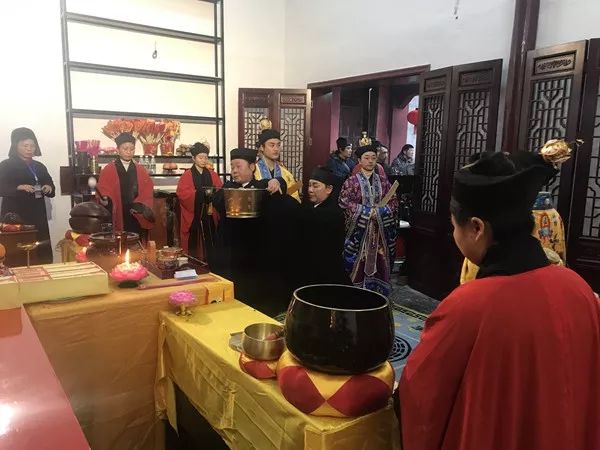 永州市何仙观神像开光祈福法会隆重举行,道观有哪些,道教符咒大全,哪里寺庙宫殿可以请到灵符?网上买的灵符一般多少钱?亲人家人长生牌,祭奠祖先做超渡法事,往生牌位请到寺庙供奉,代客祈福烧纸钱金元宝.