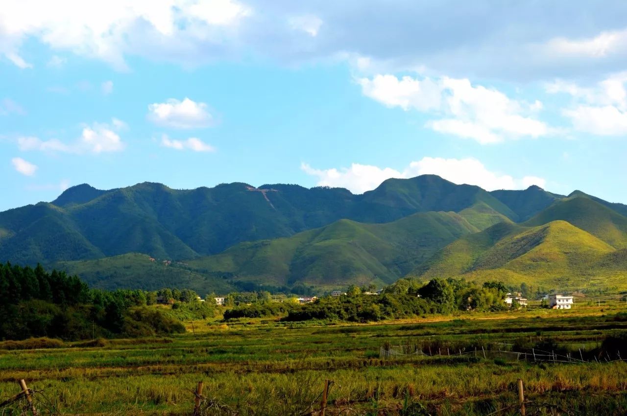 永州五峰铺高霞山道观风景、道观与诸多故事,道观有哪些,道教符咒大全,哪里寺庙宫殿可以请到灵符?网上买的灵符一般多少钱?亲人家人长生牌,祭奠祖先做超渡法事,往生牌位请到寺庙供奉,代客祈福烧纸钱金元宝.