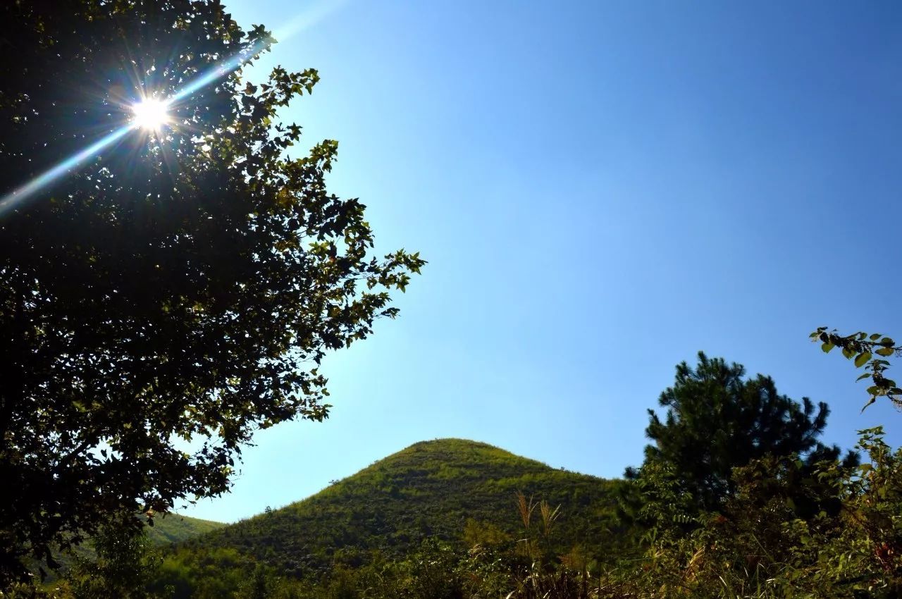 永州五峰铺高霞山道观风景、道观与诸多故事,道观有哪些,道教符咒大全,哪里寺庙宫殿可以请到灵符?网上买的灵符一般多少钱?亲人家人长生牌,祭奠祖先做超渡法事,往生牌位请到寺庙供奉,代客祈福烧纸钱金元宝.