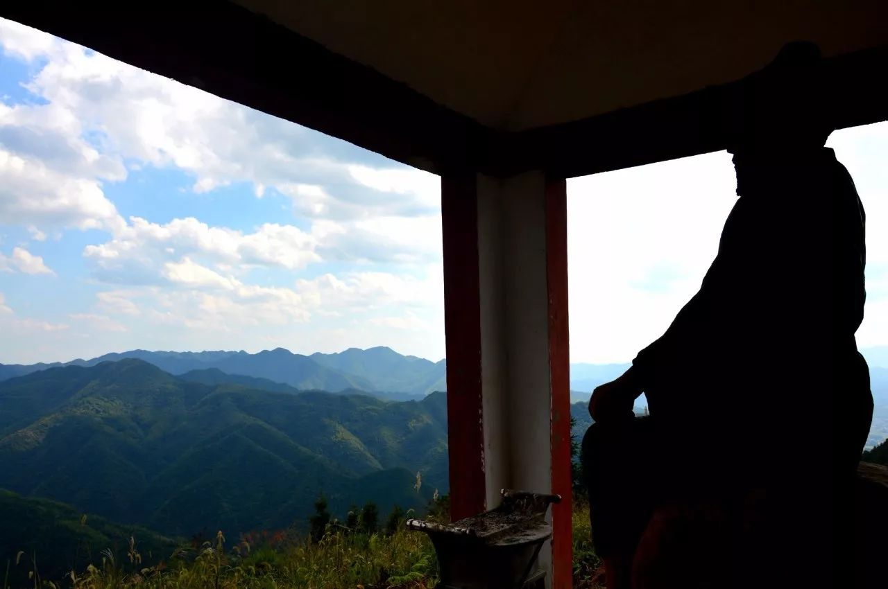 永州五峰铺高霞山道观风景、道观与诸多故事,道观有哪些,道教符咒大全,哪里寺庙宫殿可以请到灵符?网上买的灵符一般多少钱?亲人家人长生牌,祭奠祖先做超渡法事,往生牌位请到寺庙供奉,代客祈福烧纸钱金元宝.