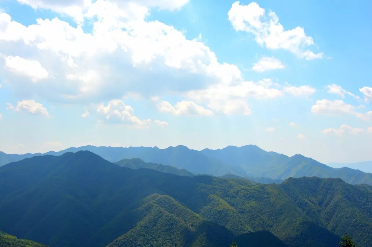 永州五峰铺高霞山道观风景、道观与诸多故事,道观有哪些,道教符咒大全,哪里寺庙宫殿可以请到灵符?网上买的灵符一般多少钱?亲人家人长生牌,祭奠祖先做超渡法事,往生牌位请到寺庙供奉,代客祈福烧纸钱金元宝.