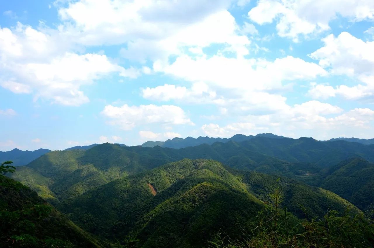 永州五峰铺高霞山道观风景、道观与诸多故事,道观有哪些,道教符咒大全,哪里寺庙宫殿可以请到灵符?网上买的灵符一般多少钱?亲人家人长生牌,祭奠祖先做超渡法事,往生牌位请到寺庙供奉,代客祈福烧纸钱金元宝.