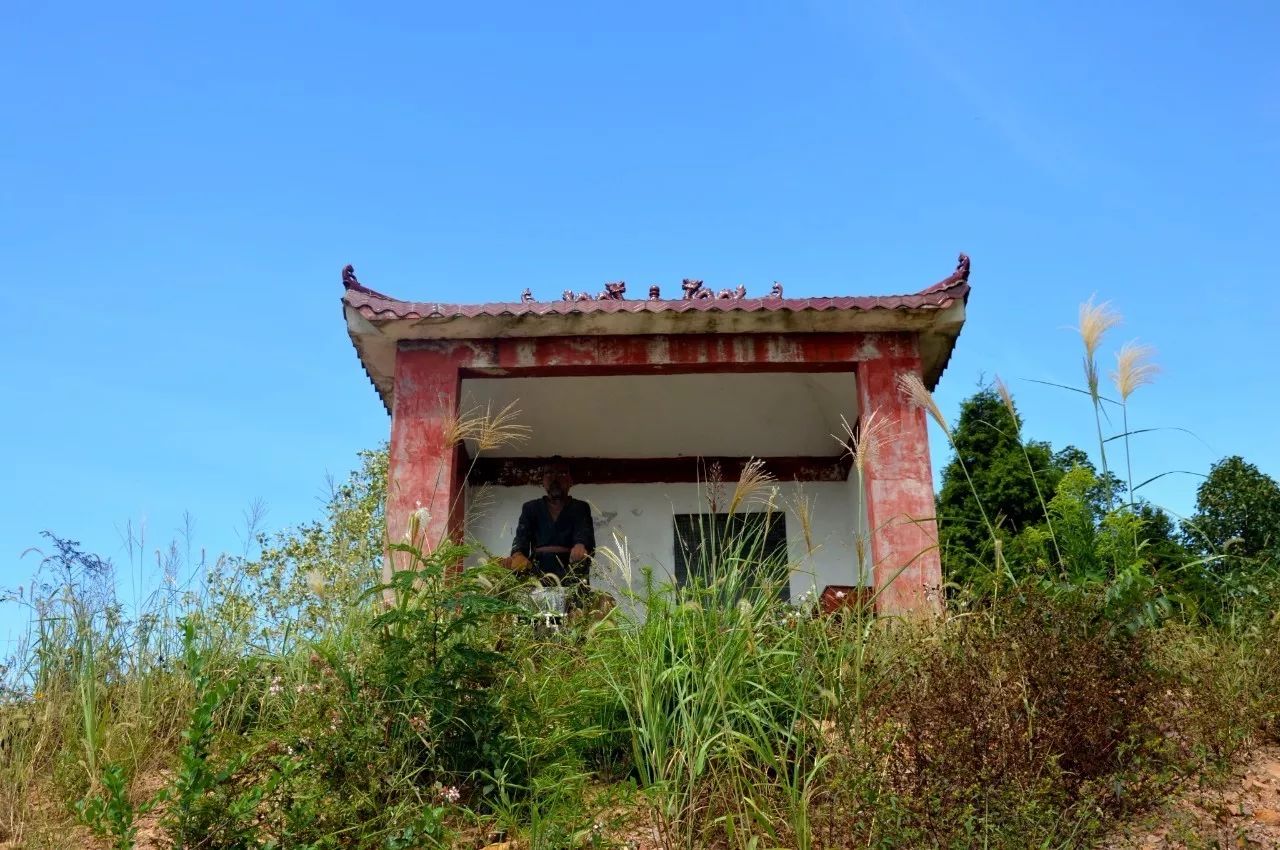 永州五峰铺高霞山道观风景、道观与诸多故事,道观有哪些,道教符咒大全,哪里寺庙宫殿可以请到灵符?网上买的灵符一般多少钱?亲人家人长生牌,祭奠祖先做超渡法事,往生牌位请到寺庙供奉,代客祈福烧纸钱金元宝.