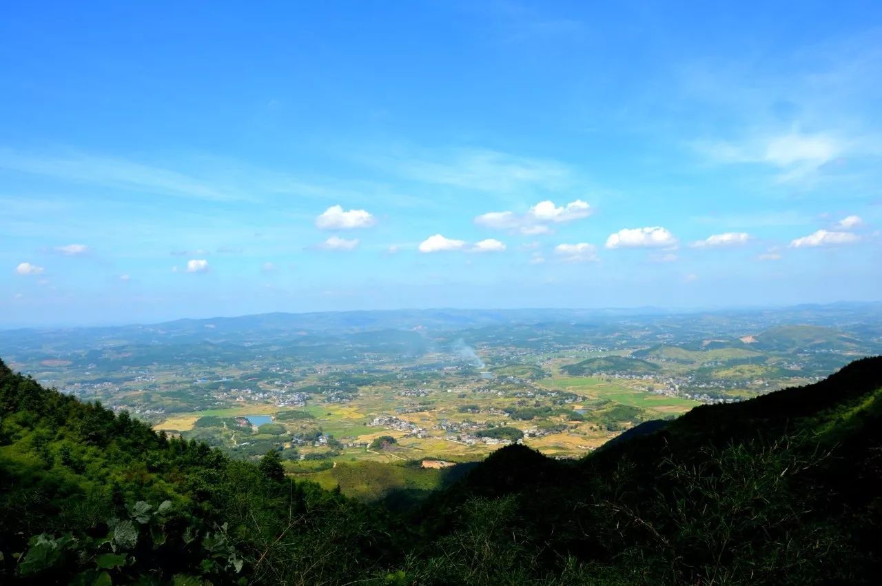 永州五峰铺高霞山道观风景、道观与诸多故事,道观有哪些,道教符咒大全,哪里寺庙宫殿可以请到灵符?网上买的灵符一般多少钱?亲人家人长生牌,祭奠祖先做超渡法事,往生牌位请到寺庙供奉,代客祈福烧纸钱金元宝.