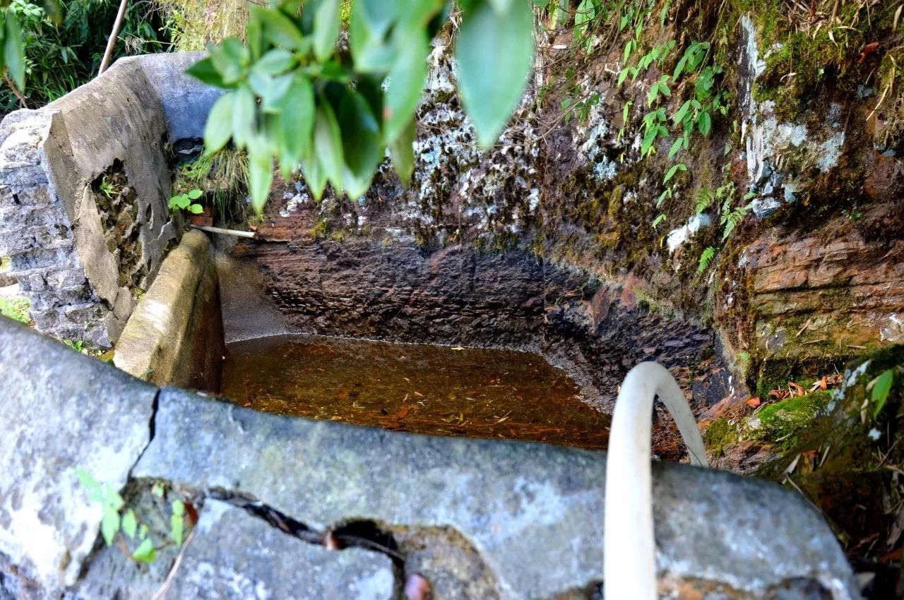 永州五峰铺高霞山道观风景、道观与诸多故事,道观有哪些,道教符咒大全,哪里寺庙宫殿可以请到灵符?网上买的灵符一般多少钱?亲人家人长生牌,祭奠祖先做超渡法事,往生牌位请到寺庙供奉,代客祈福烧纸钱金元宝.