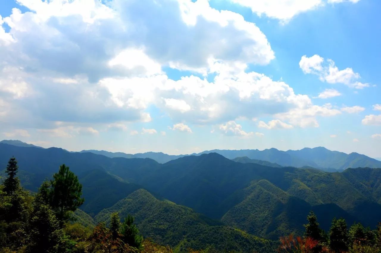 永州五峰铺高霞山道观风景、道观与诸多故事,道观有哪些,道教符咒大全,哪里寺庙宫殿可以请到灵符?网上买的灵符一般多少钱?亲人家人长生牌,祭奠祖先做超渡法事,往生牌位请到寺庙供奉,代客祈福烧纸钱金元宝.