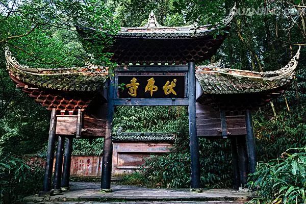 乐山人你知道几个乐山祈福寺庙,寺庙排行榜,供灯祈愿网上代供灯,代烧纸钱,代祭祖,替人供祈福牌,代挂祈福丝带任务,道观里供养牌位,寺庙牌位销售,寺院的长生牌位,佛教往生牌位.