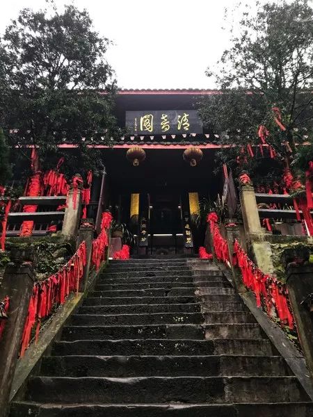 乐山人你知道几个乐山祈福寺庙,寺庙排行榜,供灯祈愿网上代供灯,代烧纸钱,代祭祖,替人供祈福牌,代挂祈福丝带任务,道观里供养牌位,寺庙牌位销售,寺院的长生牌位,佛教往生牌位.