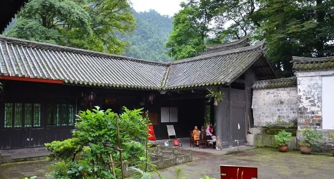 乐山人你知道几个乐山祈福寺庙,寺庙排行榜,供灯祈愿网上代供灯,代烧纸钱,代祭祖,替人供祈福牌,代挂祈福丝带任务,道观里供养牌位,寺庙牌位销售,寺院的长生牌位,佛教往生牌位.