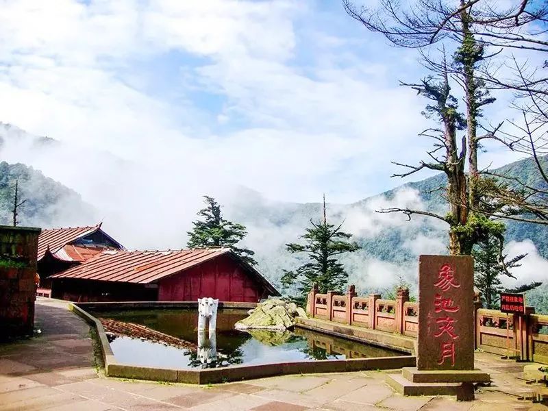 乐山人你知道几个乐山祈福寺庙,寺庙排行榜,供灯祈愿网上代供灯,代烧纸钱,代祭祖,替人供祈福牌,代挂祈福丝带任务,道观里供养牌位,寺庙牌位销售,寺院的长生牌位,佛教往生牌位.