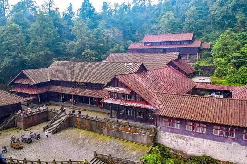 乐山人你知道几个乐山祈福寺庙,寺庙排行榜,供灯祈愿网上代供灯,代烧纸钱,代祭祖,替人供祈福牌,代挂祈福丝带任务,道观里供养牌位,寺庙牌位销售,寺院的长生牌位,佛教往生牌位.