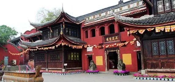 乐山人你知道几个乐山祈福寺庙,寺庙排行榜,供灯祈愿网上代供灯,代烧纸钱,代祭祖,替人供祈福牌,代挂祈福丝带任务,道观里供养牌位,寺庙牌位销售,寺院的长生牌位,佛教往生牌位.