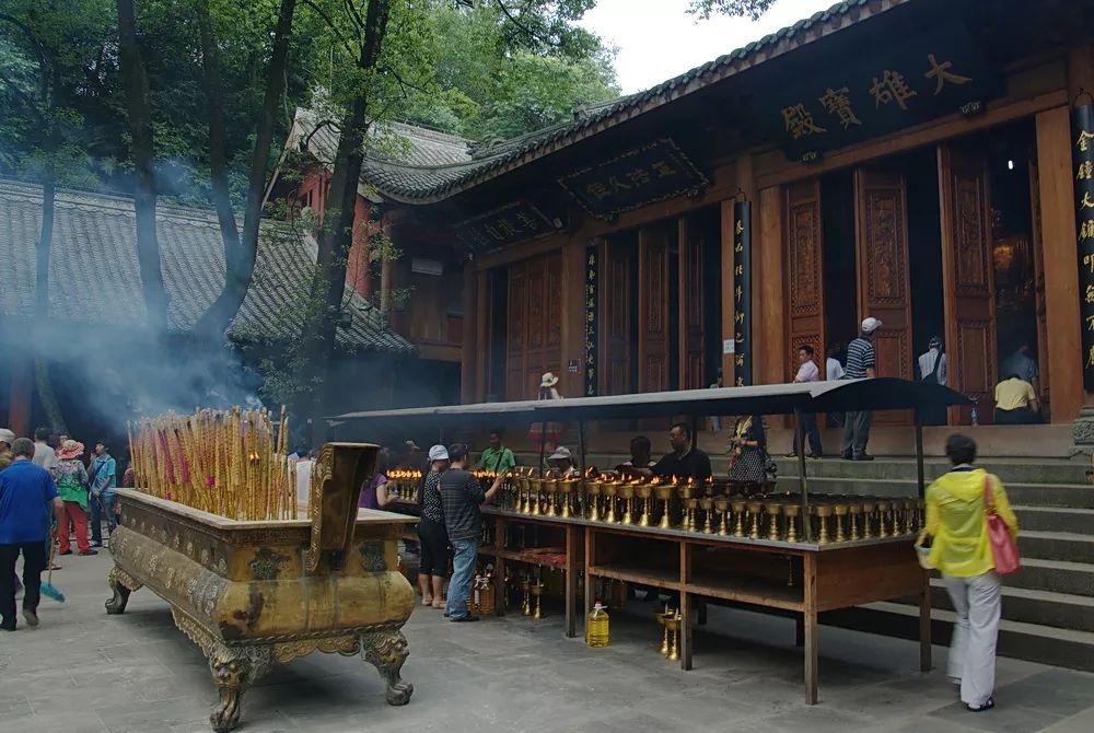 乐山人你知道几个乐山祈福寺庙,寺庙排行榜,供灯祈愿网上代供灯,代烧纸钱,代祭祖,替人供祈福牌,代挂祈福丝带任务,道观里供养牌位,寺庙牌位销售,寺院的长生牌位,佛教往生牌位.