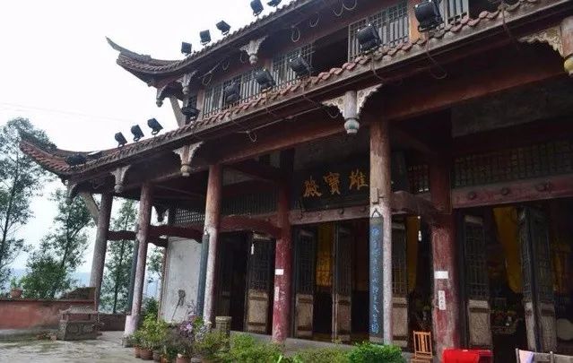 乐山人你知道几个乐山祈福寺庙,寺庙排行榜,供灯祈愿网上代供灯,代烧纸钱,代祭祖,替人供祈福牌,代挂祈福丝带任务,道观里供养牌位,寺庙牌位销售,寺院的长生牌位,佛教往生牌位.