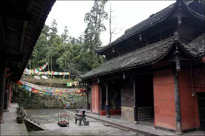 乐山 峨眉寺庙善觉寺,寺庙排行榜,佛教符咒大全,网上代供灯祭祖祈愿,道教财神庙代烧纸钱,替人供祈福牌,代挂祈福丝带任务,道观寺院里供养牌位,城隍殿长生往生牌位销售.