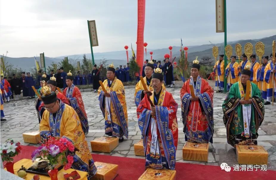 在西宁甘肃省道教协会首届正一派传度法会取得圆满成功,道观有哪些,道教符咒大全,哪里寺庙宫殿可以请到灵符?网上买的灵符一般多少钱?亲人家人长生牌,祭奠祖先做超渡法事,往生牌位请到寺庙供奉,代客祈福烧纸钱