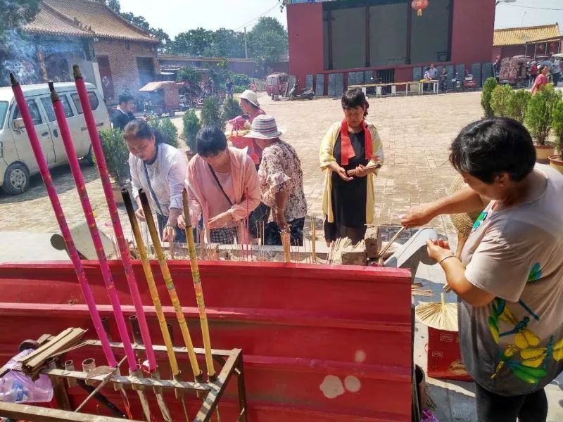 焦作武陟豫北最大的城隍庙在这里,城隍庙请财神,城隍庙捐功德多少钱合适?城隍殿拜什么比较灵,城隍爷什么灵验,城隍宫请太岁护身符,城隍祠请太岁符费用,灵符能请吗,有人请过道家灵符么,符咒可以请很多吗