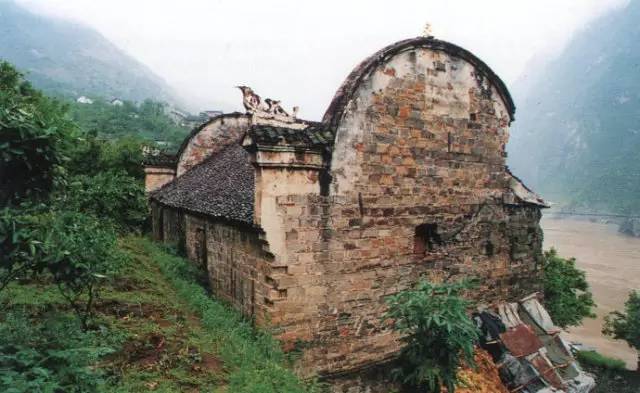 恩施的寺庙石柱观王爷庙地藏殿白衣庵石龙寺岩庙,道观有哪些,道教符咒大全,道观香火香油钱捐款的功德好处,做超度法事,哪里庙宇宫殿可以请到灵符?请符咒一般多少钱?请问买的道家符咒可以改变运势吗?网上买的灵