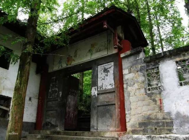 恩施的寺庙石柱观王爷庙地藏殿白衣庵石龙寺岩庙,道观有哪些,道教符咒大全,道观香火香油钱捐款的功德好处,做超度法事,哪里庙宇宫殿可以请到灵符?请符咒一般多少钱?请问买的道家符咒可以改变运势吗?网上买的灵