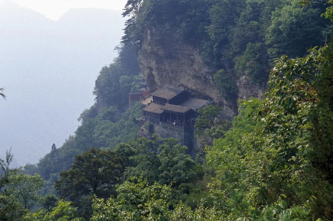 10座悬崖上的寺庙道观宫殿,道观有哪些,道教符咒大全,香火香油钱捐款的功德好处,做超度法事,哪里庙宇宫殿可以请到灵符?请符咒一般多少钱?请问买的道家符咒可以改变运势吗?网上买的灵符有用吗?