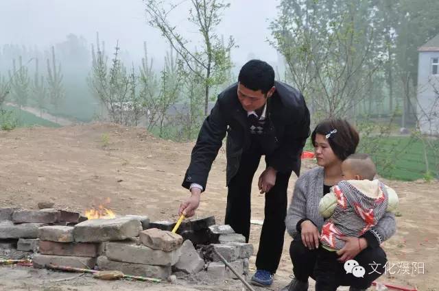 河南濮阳县龙堤庙古庙会,道观有哪些,道教符咒大全,香火香油钱捐款的功德好处,做超度法事,哪里庙宇宫殿可以请到灵符?请符咒一般多少钱?请问买的道家符咒可以改变运势吗?网上买的灵符有用吗?