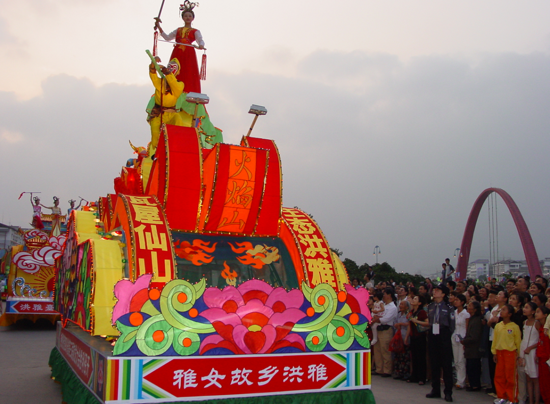 眉山五月台会城隍庙会,城隍庙请财神,城隍庙捐功德多少钱合适?城隍殿拜什么比较灵,城隍爷什么灵验,城隍宫请太岁护身符,城隍祠请太岁符费用,灵符能请吗,有人请过道家灵符么,符咒可以请很多吗