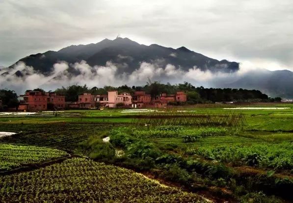 广东清远紫笔架山云观银盏温泉游笔架山神泉水观翠云洞,道观有哪些,道教符咒大全,香火香油钱捐款的功德好处,做超度法事,哪里庙宇宫殿可以请到灵符?请符咒一般多少钱?请问买的道家符咒可以改变运势吗?网上买的