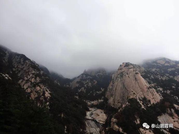 泰山之神东岳大帝,道观有哪些,道教符咒大全,香火香油钱捐款的功德好处,做超度法事,哪里庙宇宫殿可以请到灵符?请符咒一般多少钱?请问买的道家符咒可以改变运势吗?网上买的灵符有用吗?