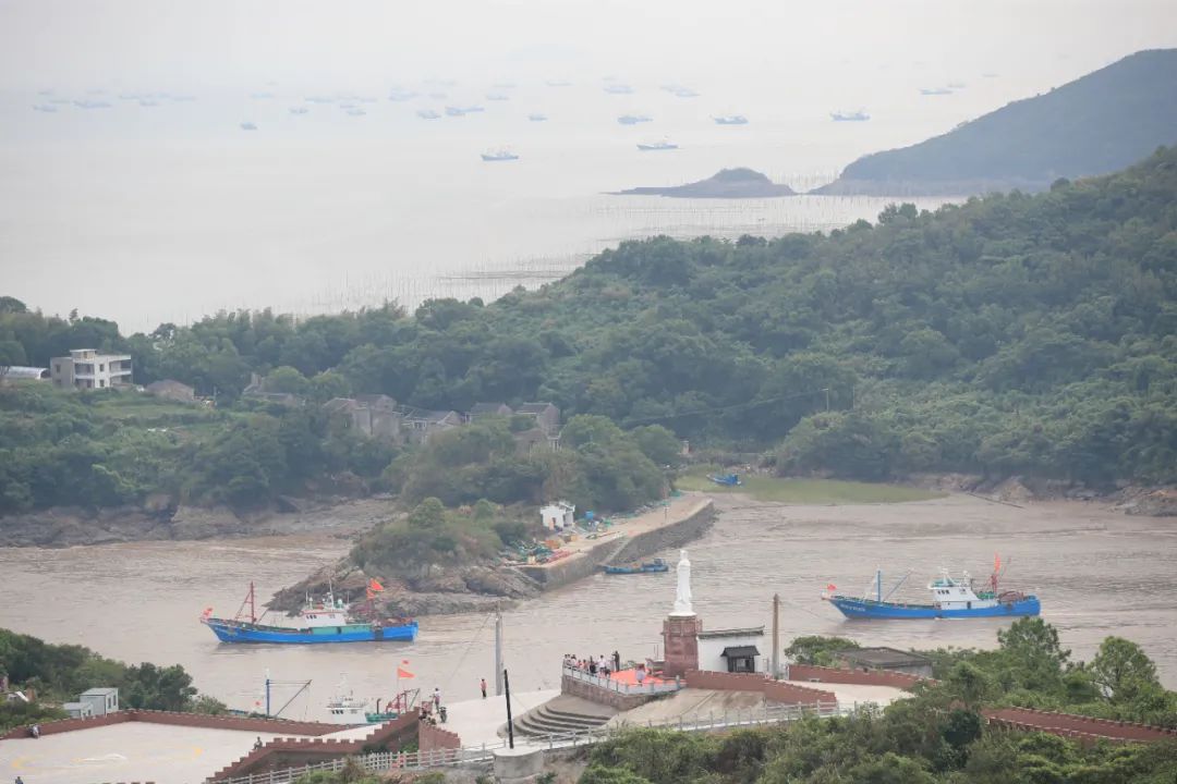 舟山道观宁波这座岛上也有城隍庙,城隍庙请财神,城隍庙捐功德多少钱合适?城隍殿拜什么比较灵,城隍爷什么灵验,城隍宫请太岁护身符,城隍祠请太岁符费用,灵符能请吗,有人请过道家灵符么,符咒可以请很多吗