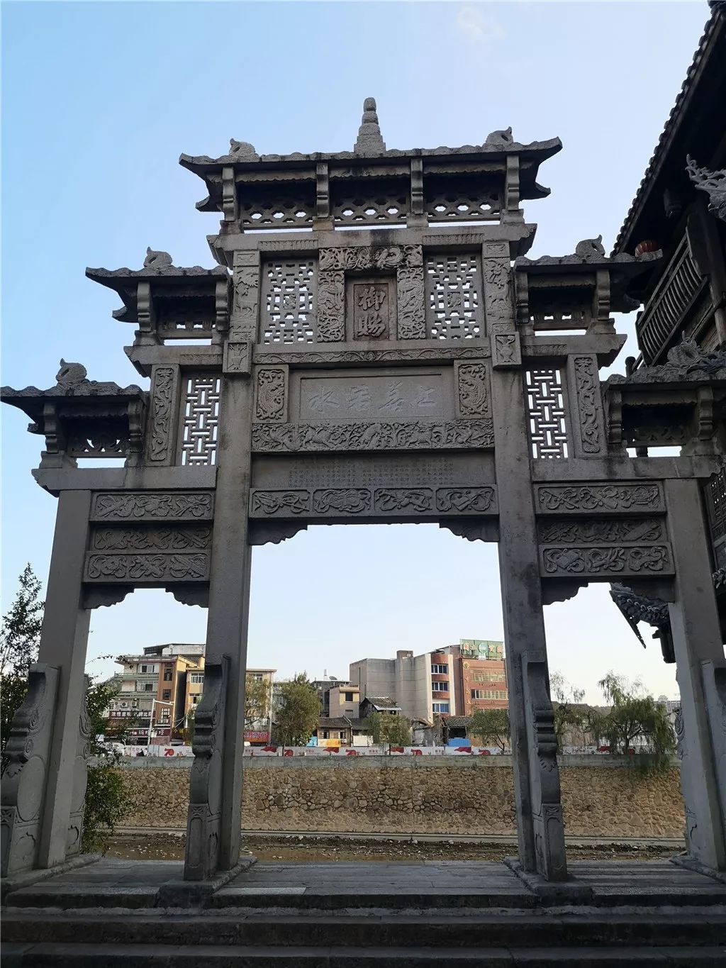 福建龙岩汀州天后宫，客家母亲河边的妈祖信仰重 生态城妈祖庙 厦门最有名的妈祖宫 福建湄洲岛妈祖庙 妈祖的简介 湄洲岛妈祖庙很灵验 湄洲岛妈祖图片 妈祖林默娘活了多少岁 妈祖真身图片	 湄洲岛