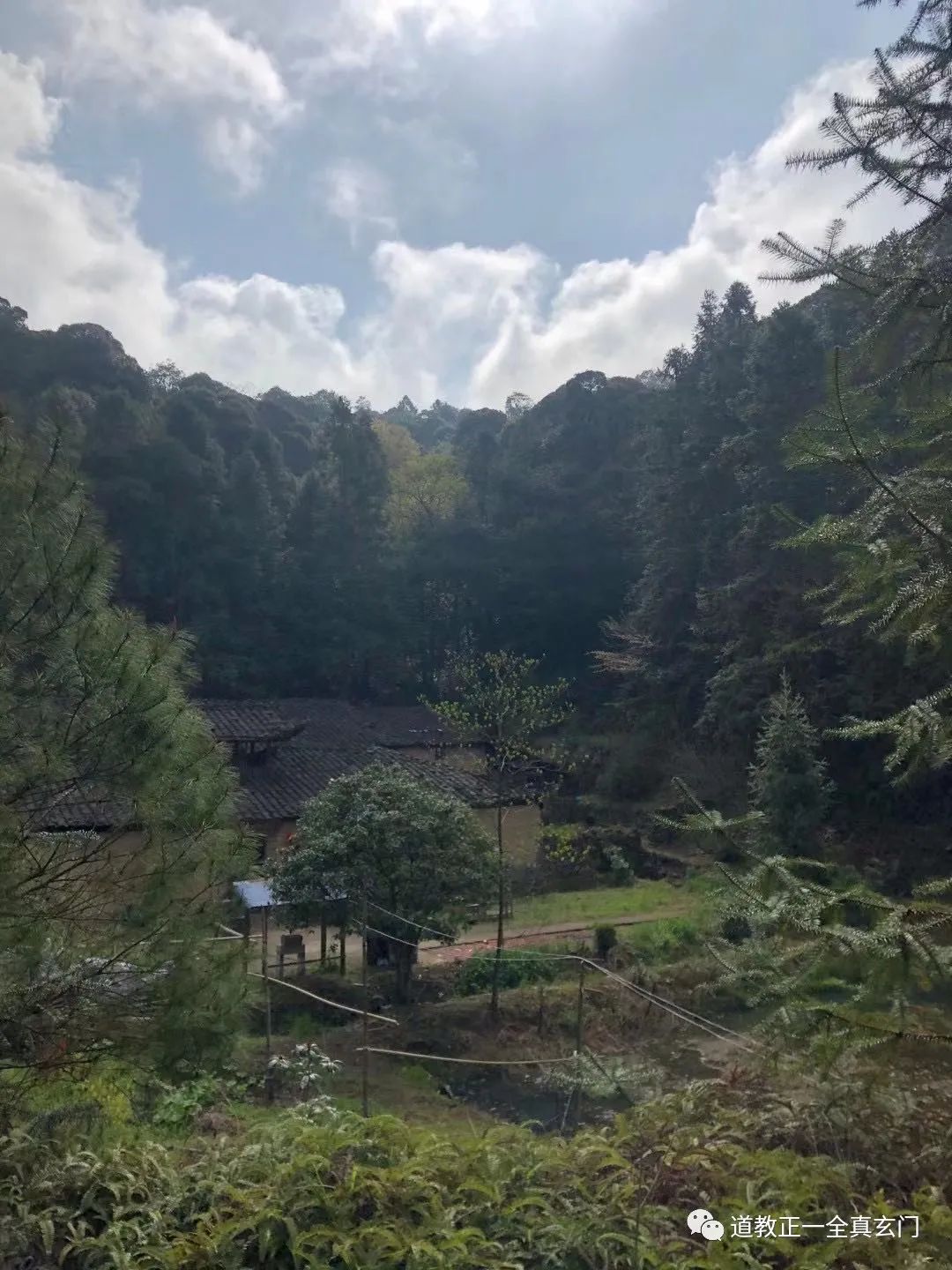 福建省南平市武夷山云谷山高明道观,道观有哪些,道教符咒大全,香火香油钱捐款的功德好处,做超度法事,哪里庙宇宫殿可以请到灵符?请符咒一般多少钱?请问买的道家符咒可以改变运势吗?网上买的灵符有用吗?