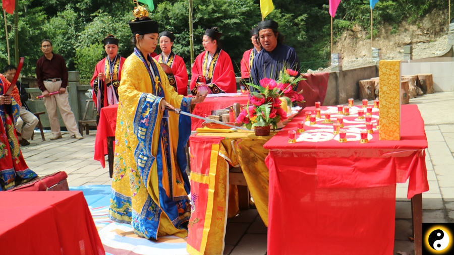 十堰“纯阳观” 有两千多年的历史的神奇道观  符咒批发 道教符咒 茅山符咒 符咒灵符 害人方法108种 十大害人符咒 害人法术大全 惩罚恶人的咒语 法事 超度法事 法事道场 手绘符 手绘灵符 道家招财符咒 网上祭奠 网上祭拜 在线许愿网 网上拜财神 代烧香 代烧香祈福 第7张