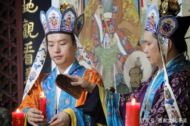 郑州地铁被救者自述死里逃生 为哪些在遭受水灾雨灾的人们祈福  符咒批发 道教符咒 茅山符咒 符咒灵符 害人方法108种 十大害人符咒 害人法术大全 惩罚恶人的咒语 法事 超度法事 法事道场 手绘符 手绘灵符 道家招财符咒 网上祭奠 网上祭拜 在线许愿网 网上拜财神 代烧香 代烧香祈福 第3张