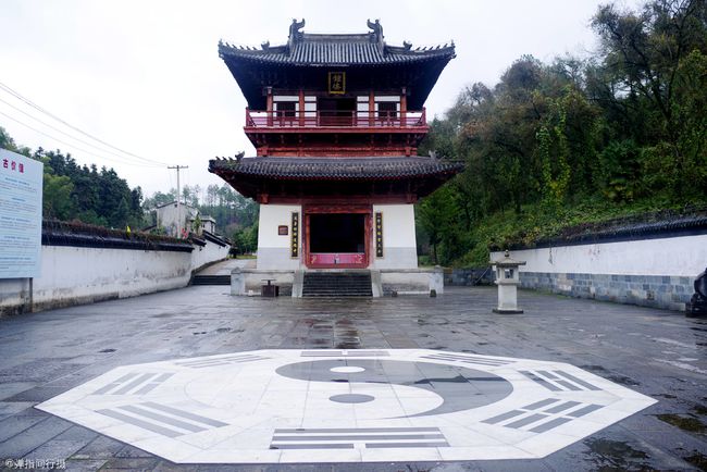 道教发源地江西鹰潭龙虎山道观，藏有一座千年道观，被誉为“神仙居所”  符咒批发 道教符咒 茅山符咒 符咒灵符 害人方法108种 十大害人符咒 害人法术大全 惩罚恶人的咒语 法事 超度法事 法事道场 手绘符 手绘灵符 道家招财符咒 网上祭奠 网上祭拜 在线许愿网 网上拜财神 代烧香 代烧香祈福 第2张