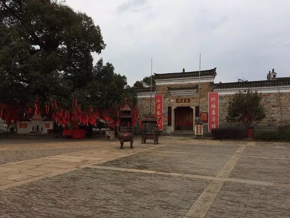 江西鹰潭龙虎山天师府  符咒批发 道教符咒 茅山符咒 符咒灵符 害人方法108种 十大害人符咒 害人法术大全 惩罚恶人的咒语 法事 超度法事 法事道场 手绘符 手绘灵符 道家招财符咒 网上祭奠 网上祭拜 在线许愿网 网上拜财神 代烧香 代烧香祈福 第25张