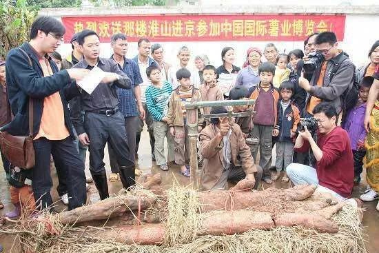 广西钦州市那扶苏氏宗祠重建落成庆典隆重举行！  符咒批发 道教符咒 茅山符咒 符咒灵符 害人方法108种 十大害人符咒 害人法术大全 惩罚恶人的咒语 法事 超度法事 法事道场 手绘符 手绘灵符 道家招财符咒 网上祭奠 网上祭拜 在线许愿网 网上拜财神 代烧香 代烧香祈福 第38张